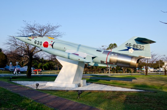 正門近くにある206飛行隊仕様のF-104J