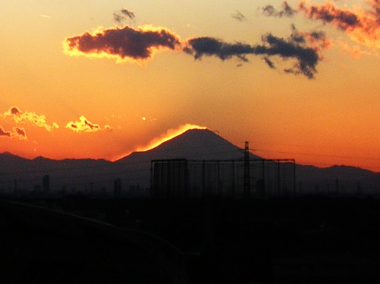 光って見える富士山乱気流
