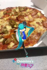 ミクにピザをカットしてもらいました
