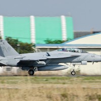 着陸したVFA-102のCO機