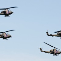 AH-1Sのダイヤモンド編隊