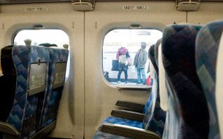 親子が新幹線の旅を快適に過ごすテクニック