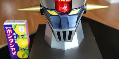本物の銀貨がついた「1/20マジンガーZ」でパイルダーオンごっこをやってみた
