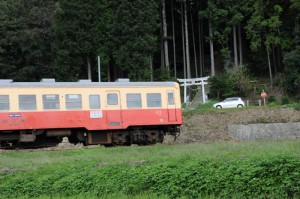里山を行く列車２