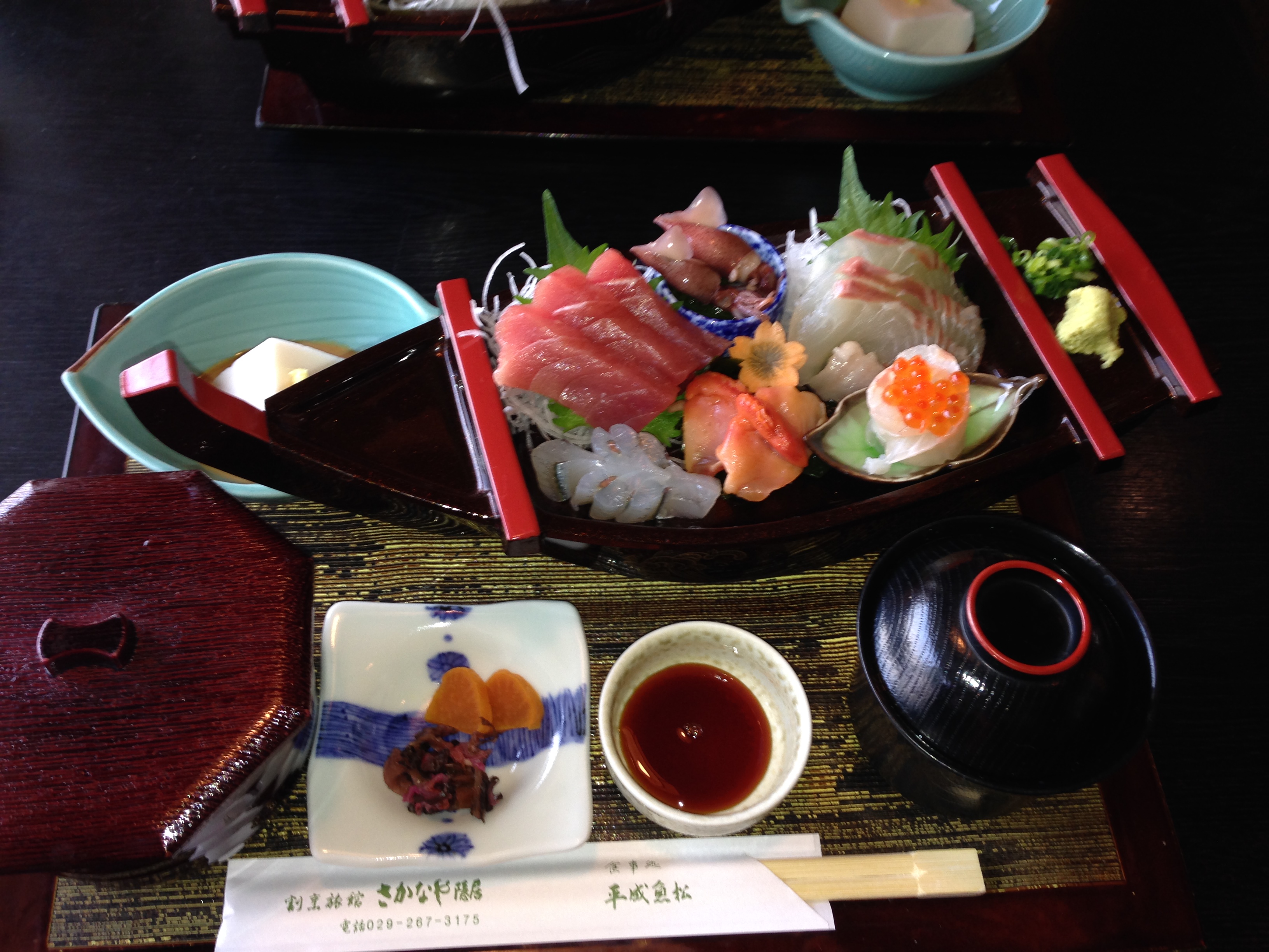 旅館さかなや隠居の付属の鮮魚料理店「平成魚松」の刺身松定食