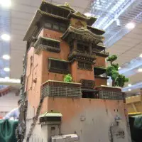 その精密さで、小ささとは反比例する存在感大の油屋