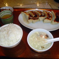 中華料理屋の餃子定食