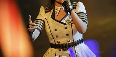 水樹奈々、初の単独シンガポール公演でファンからのサプライズに涙