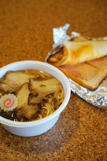 チャーシュー麺とベーコンPKGMトースト