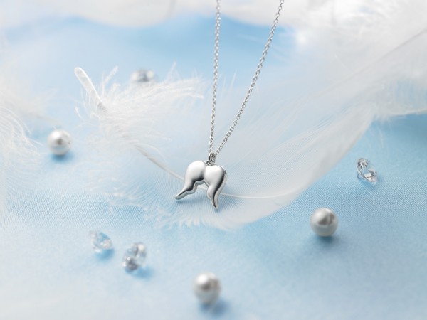 天使の羽のネックレス