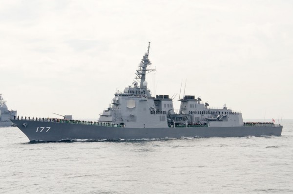 受閲部隊旗艦あたご（DDG-177）