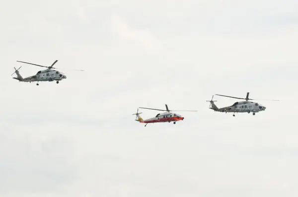 SH-60J/K（第21航空隊）とUH-60J（第73航空隊）