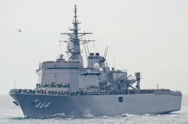 受閲第5群・掃海母艦ぶんご（MST-464）