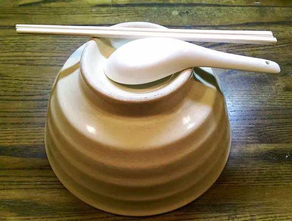ラーメンが美味しかったことを伝える「伏せ丼」で炎上　ネットで広まる謎文化