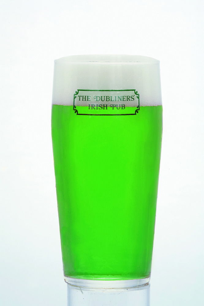 緑色のビールが登場！　いったい何入ってんの？