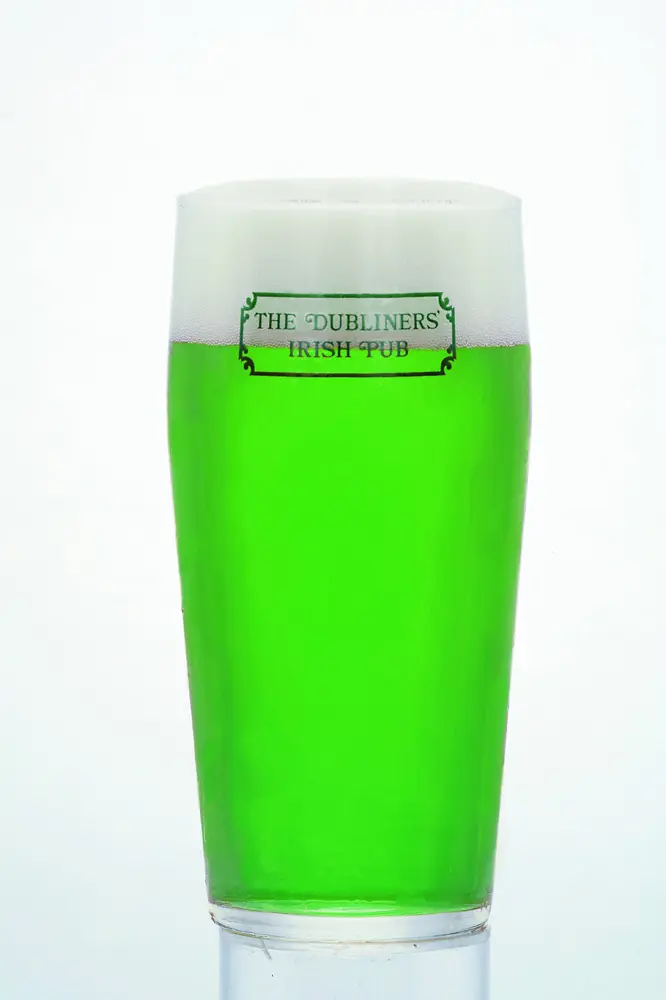 緑色のビールが登場！　いったい何入ってんの？