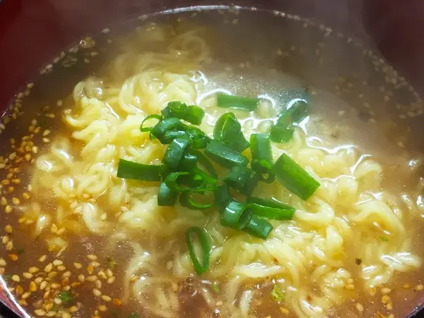 乾麺に重曹入れたらモッチモチ！？らしいので試してみたよ