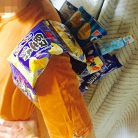 お菓子リュック肩