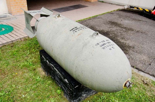 （米軍のAN-M66 2000lb（1トン）爆弾）