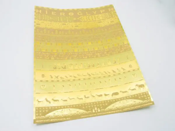 古代エジプトのヒエログリフあしらった黄金のクラフトシート誕生