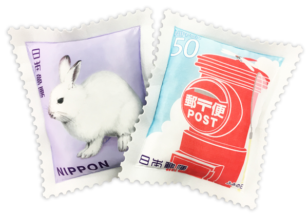 クレーンゲームに郵便切手クッション登場　ポストとウサギの2種