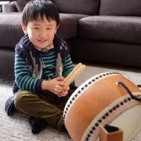 和太鼓を演奏