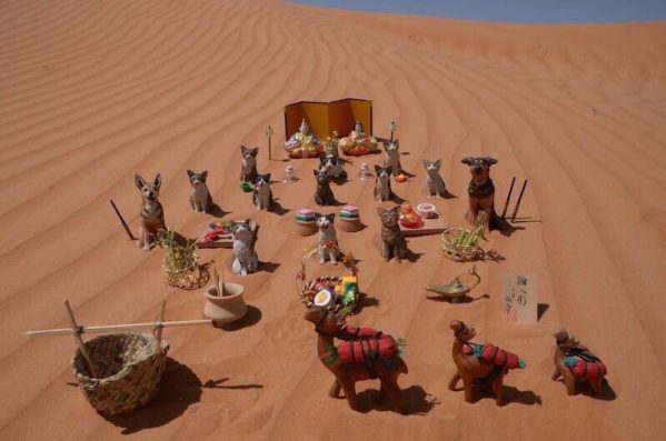 アラブの砂漠のひな祭りが静かにゴージャス