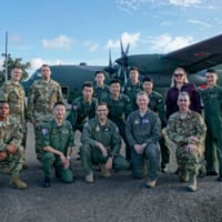 人道支援・災害救援合同訓練を行う各国指揮官と航空自衛隊C-130Hクルー（Photo：USAF）