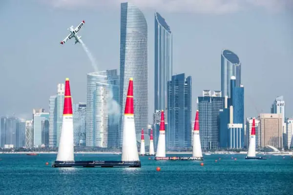 ゲート3を斜めにターンするドルダラー選手（PredragVuckovic／RedBullContentPool）