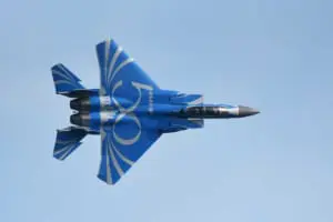 シンガポール・エアショウでシンガポール空軍50周年記念塗装のF-15SG