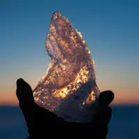 海氷には氷の層が見てとれる（ICEX2016にて）