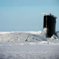 浮上した潜水艦ハンプトン
