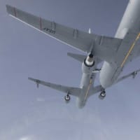 KC-46から空中給油されるKC-46