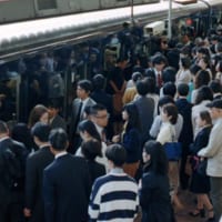 駅に着いた電車