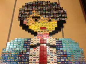 犯人は……」ファミコンカセットで描かれたドット絵が壮大！ | おたくま