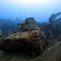 桑港丸甲板上の九五式軽戦車