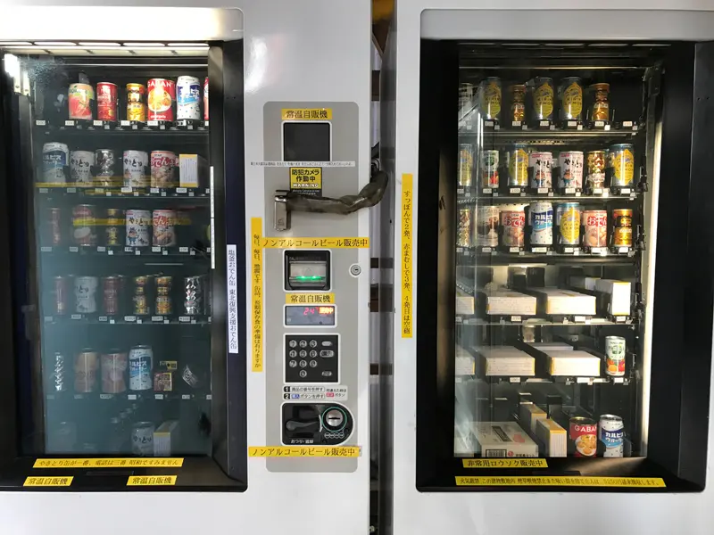 秋葉原に設置されている「怪文書自販機」 仕掛けた店の思いとは