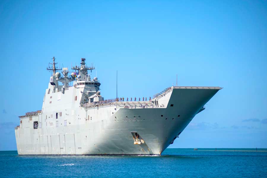 オーストラリアの強襲揚陸艦アデレード（L01）