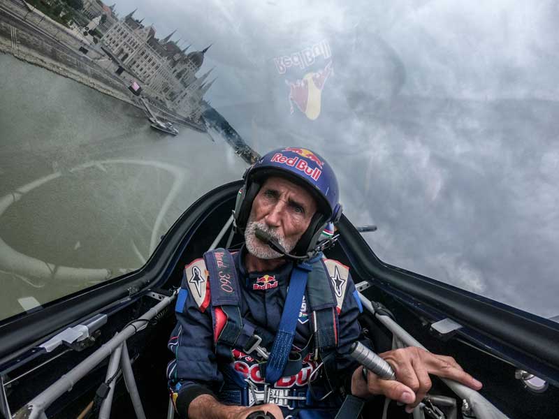 レッドブル・エアレースの父ピーター・ベゼネイ氏（Predrag Vuckovic／Redbull content Pool）