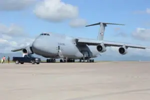 1/144スケールC5Bギャラクシー米軍大型輸送機 世界最大級の輸送機！C-5ギャラクシーの驚くべき能力 | 海洋国防