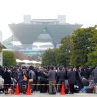 2012年12月コミケット83の一般待機列・咲村珠樹撮影