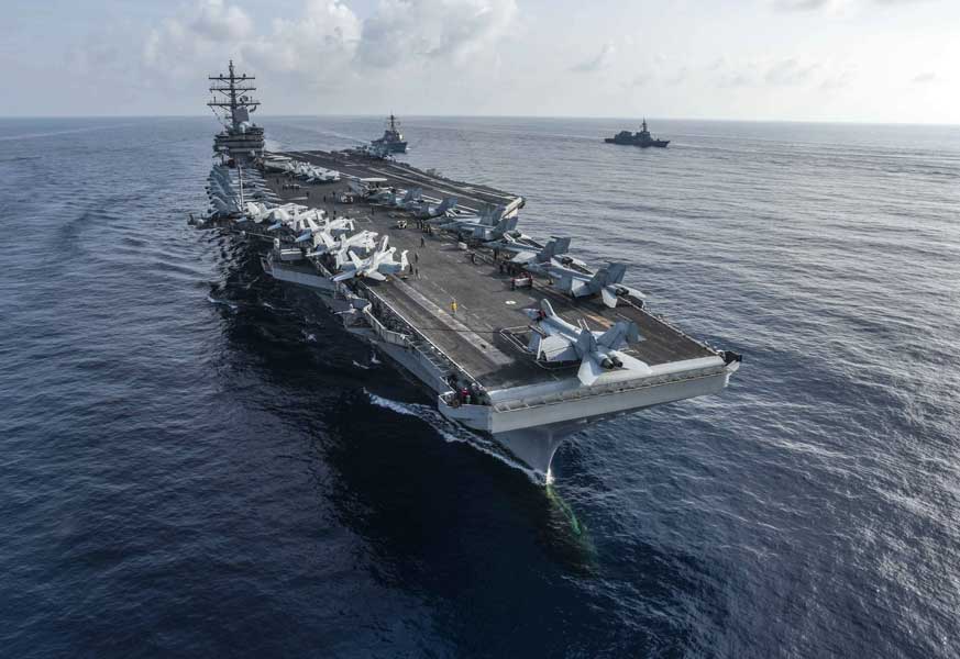 海上自衛隊とアメリカ海軍が南シナ海と太平洋で合同訓練
