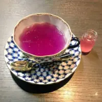 ラベンダーレモネードで赤く色が変化する