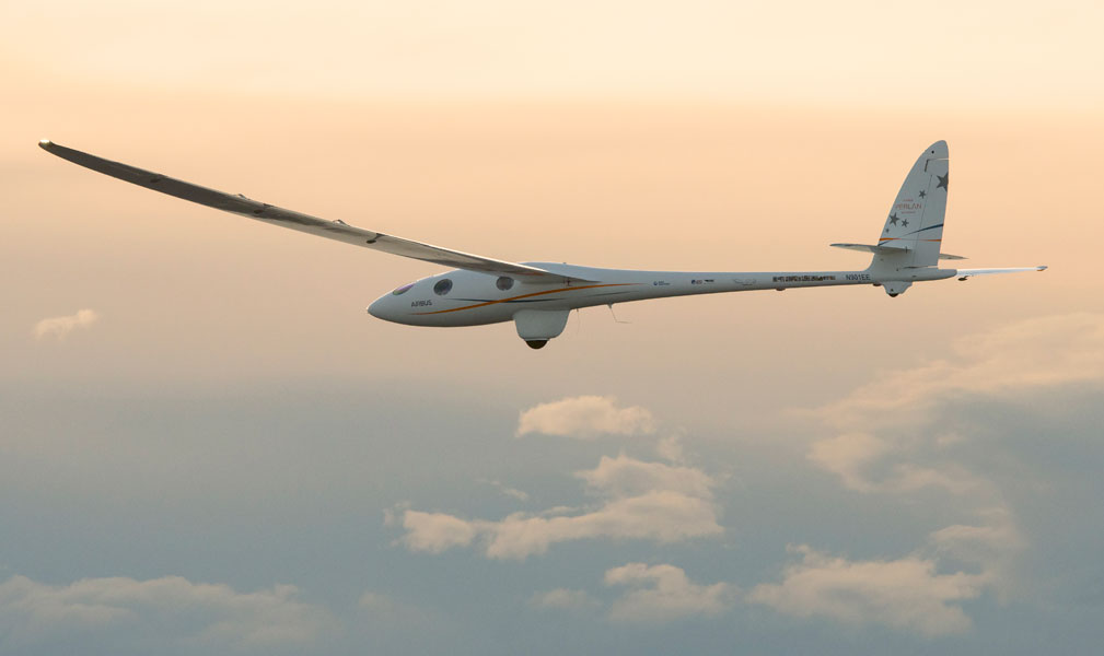 エアバス後援のグライダー「Perlan 2」が高度2万3000m超えの世界記録を更新