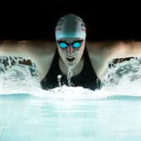 E（スポーツ写真）部門第3席「Before You Swim You Must Fly」ロブ・トラビス軍曹