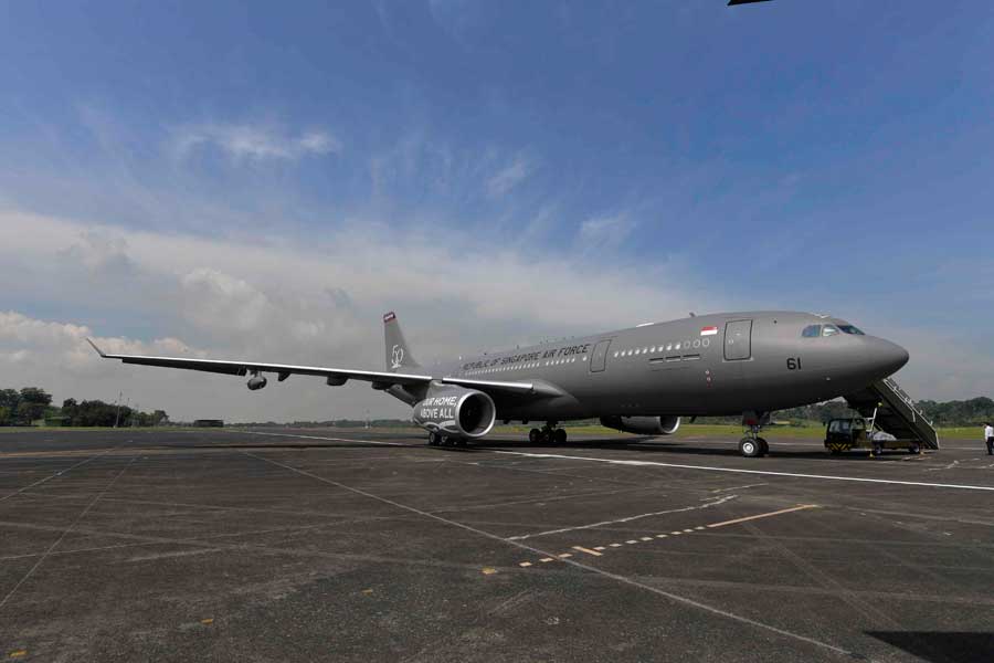 シンガポール空軍50周年記念パレードで新型空中給油機A330MRTTをお披露目