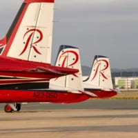 PC-21（手前）とPC-9の垂直尾翼