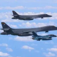航空自衛隊のF-2と編隊を組むB-1B（画像：USAF）