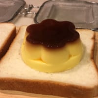 食パンにBigプッチンプリンをどーん