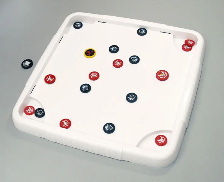 彦根で盛んなボードゲーム「カロム」が進化！「スーパーカロム